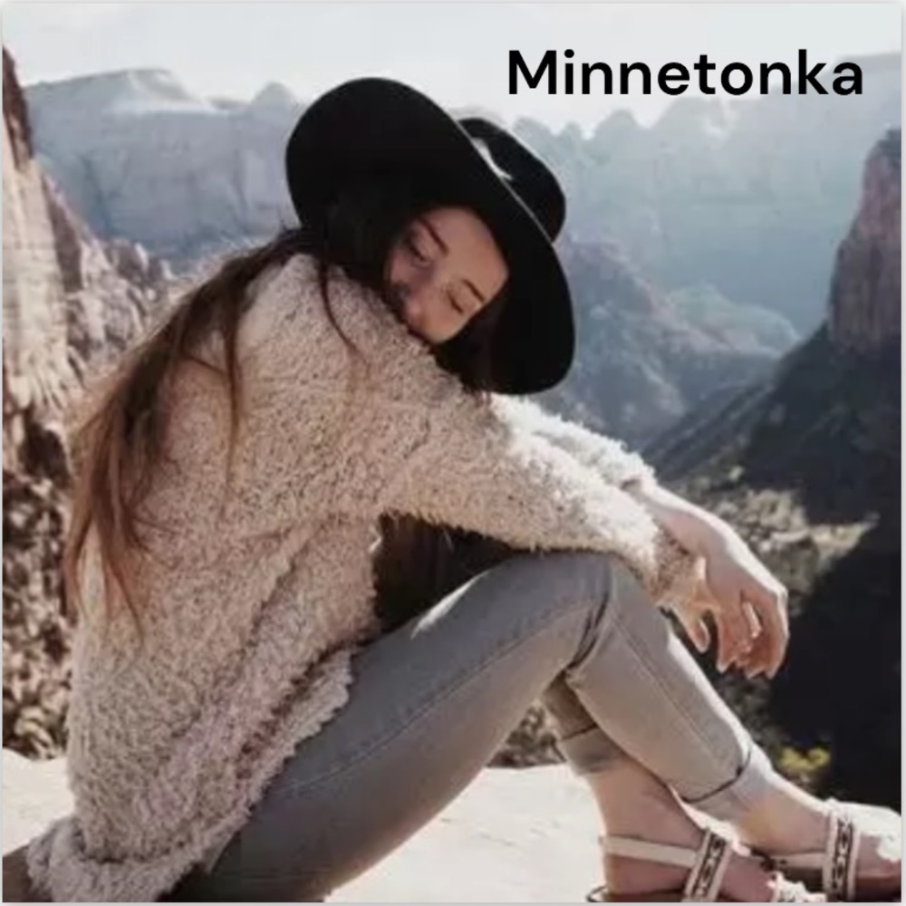 MINNETONKA Handmade Black Leather Fold Up Hat Size Small